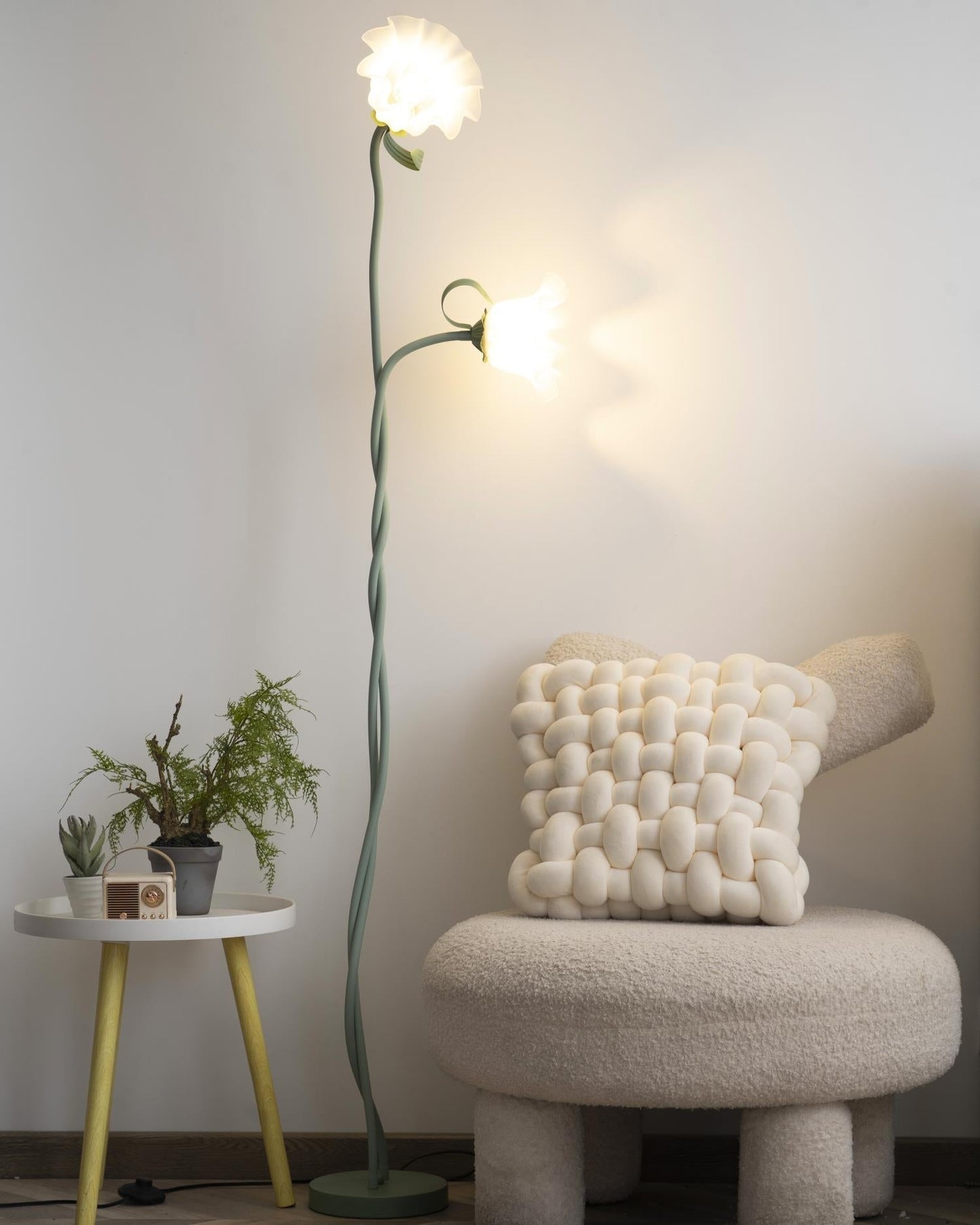 Lampadaire Fleurs Blanches Élégantes