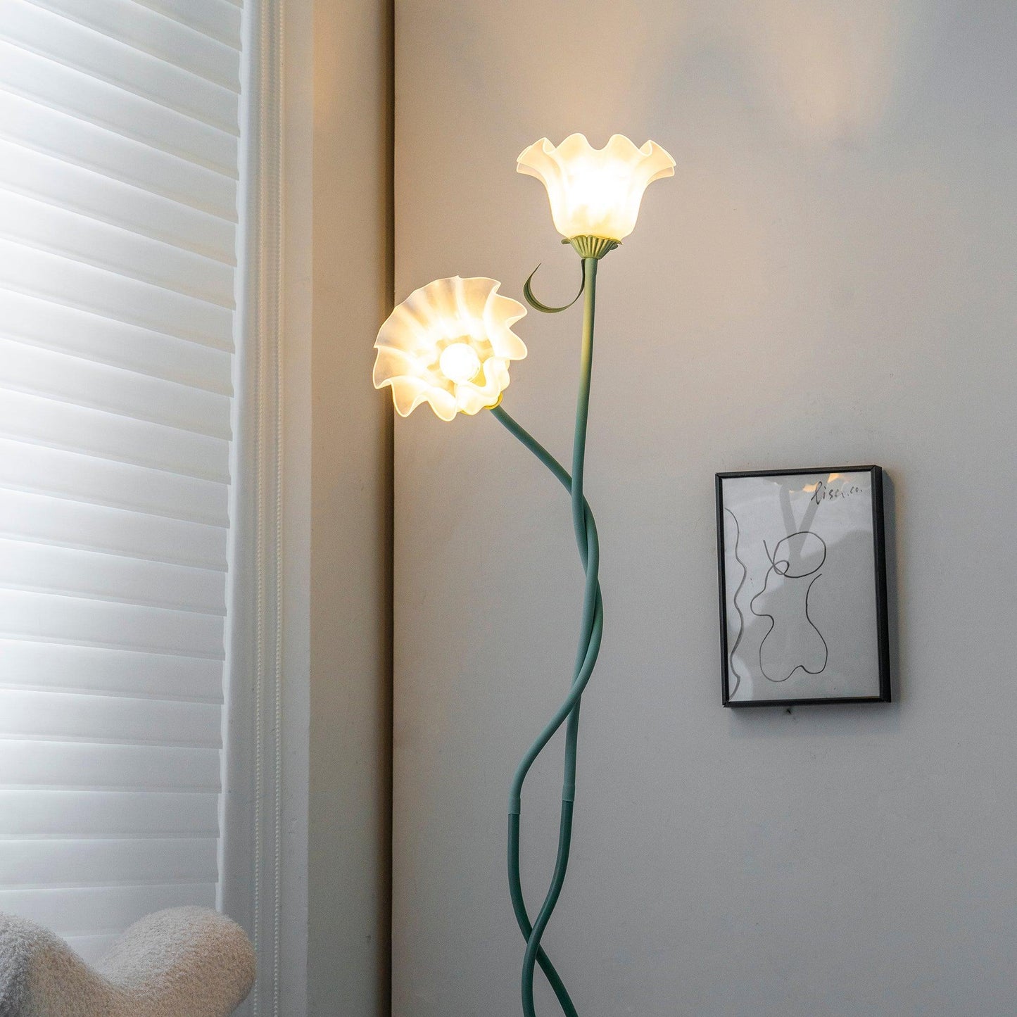 Lampadaire Fleurs Blanches Élégantes