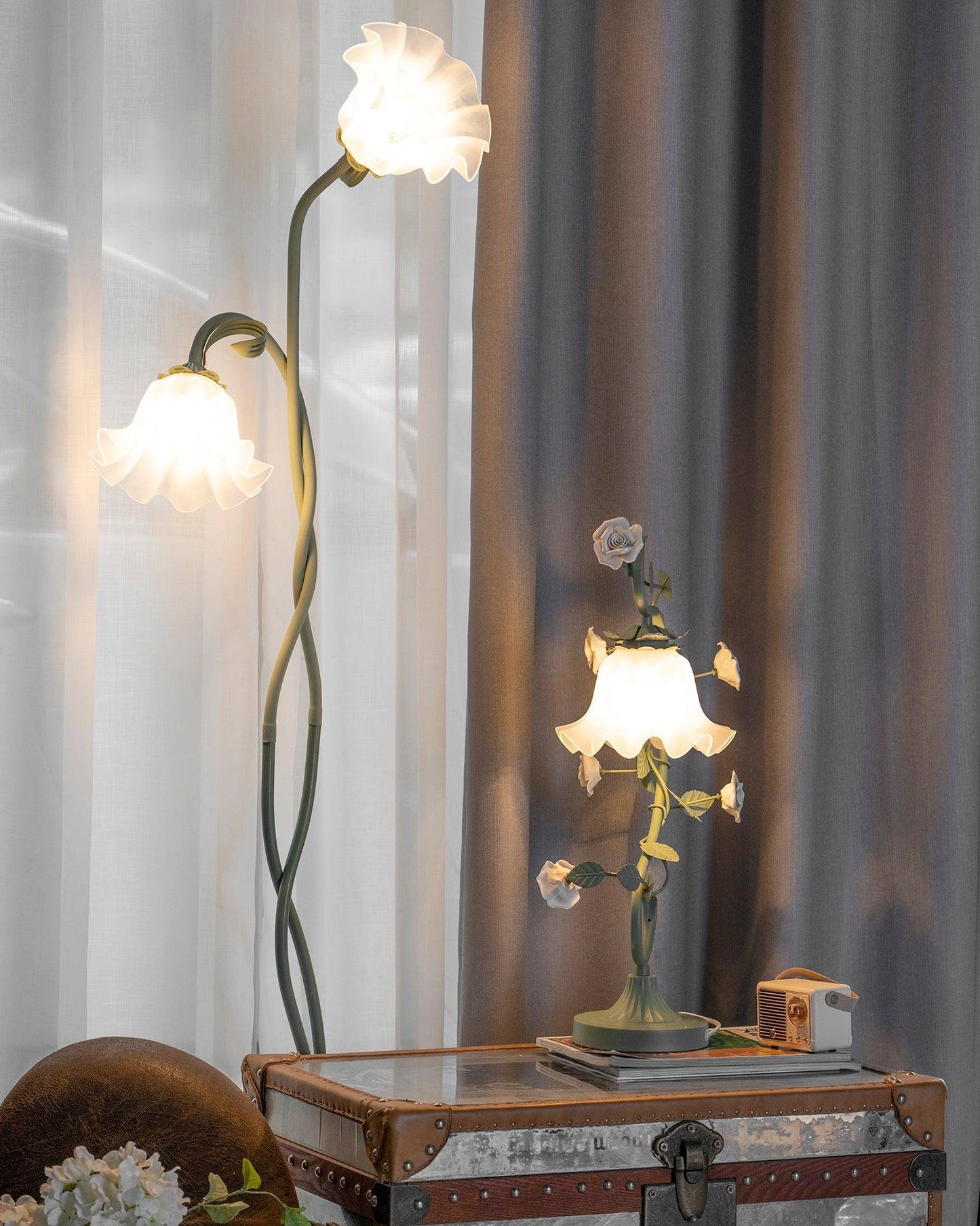 Lampadaire Fleurs Blanches Élégantes