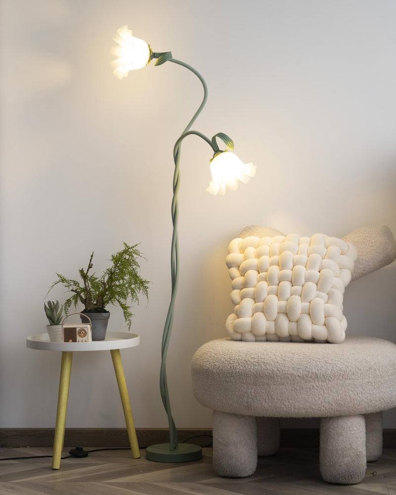 Lampadaire Fleurs Blanches Élégantes