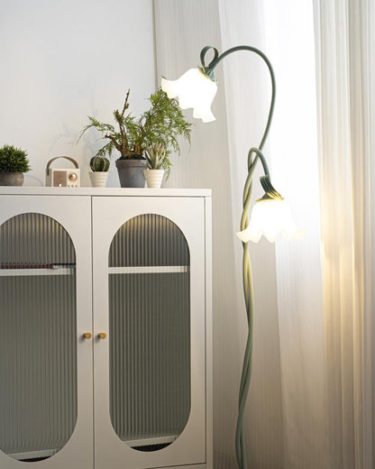 Lampadaire Fleurs Blanches Élégantes