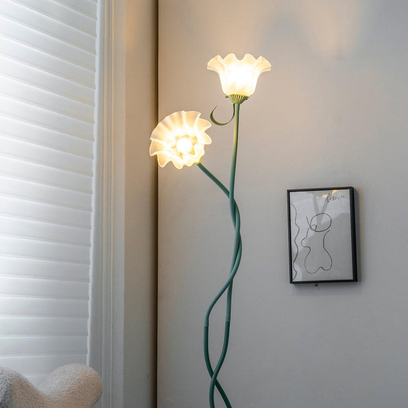 Lampadaire Fleurs Blanches Élégantes