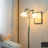 Lampadaire Fleurs Blanches Élégantes