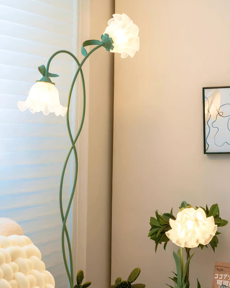 Lampadaire Fleurs Blanches Élégantes