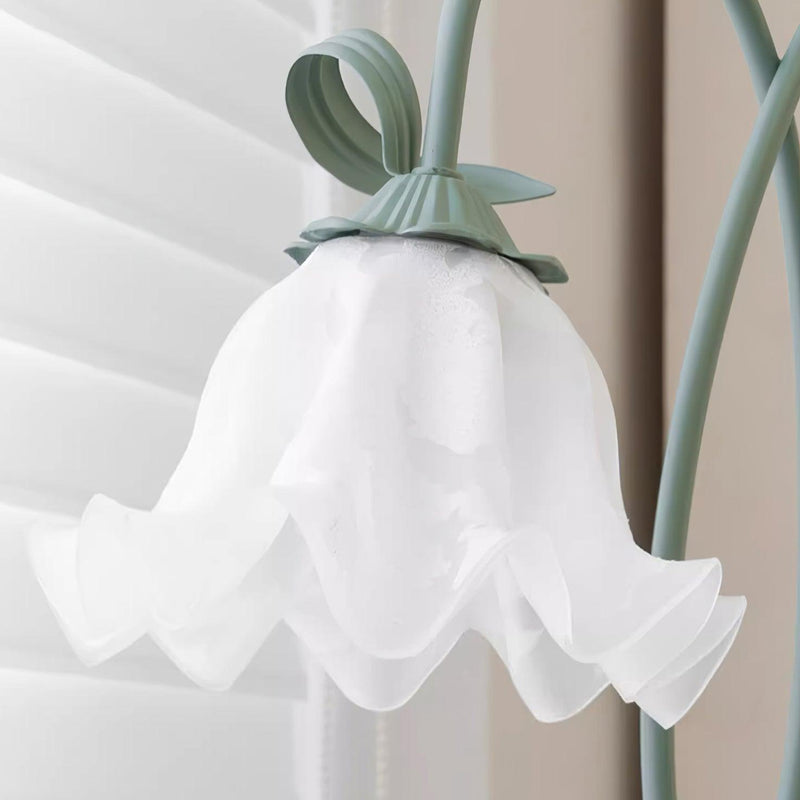 Lampadaire Fleurs Blanches Élégantes